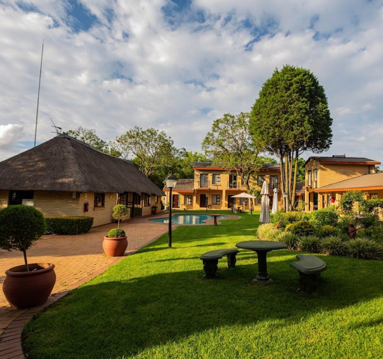 Hoyohoyo Chartwell Lodge